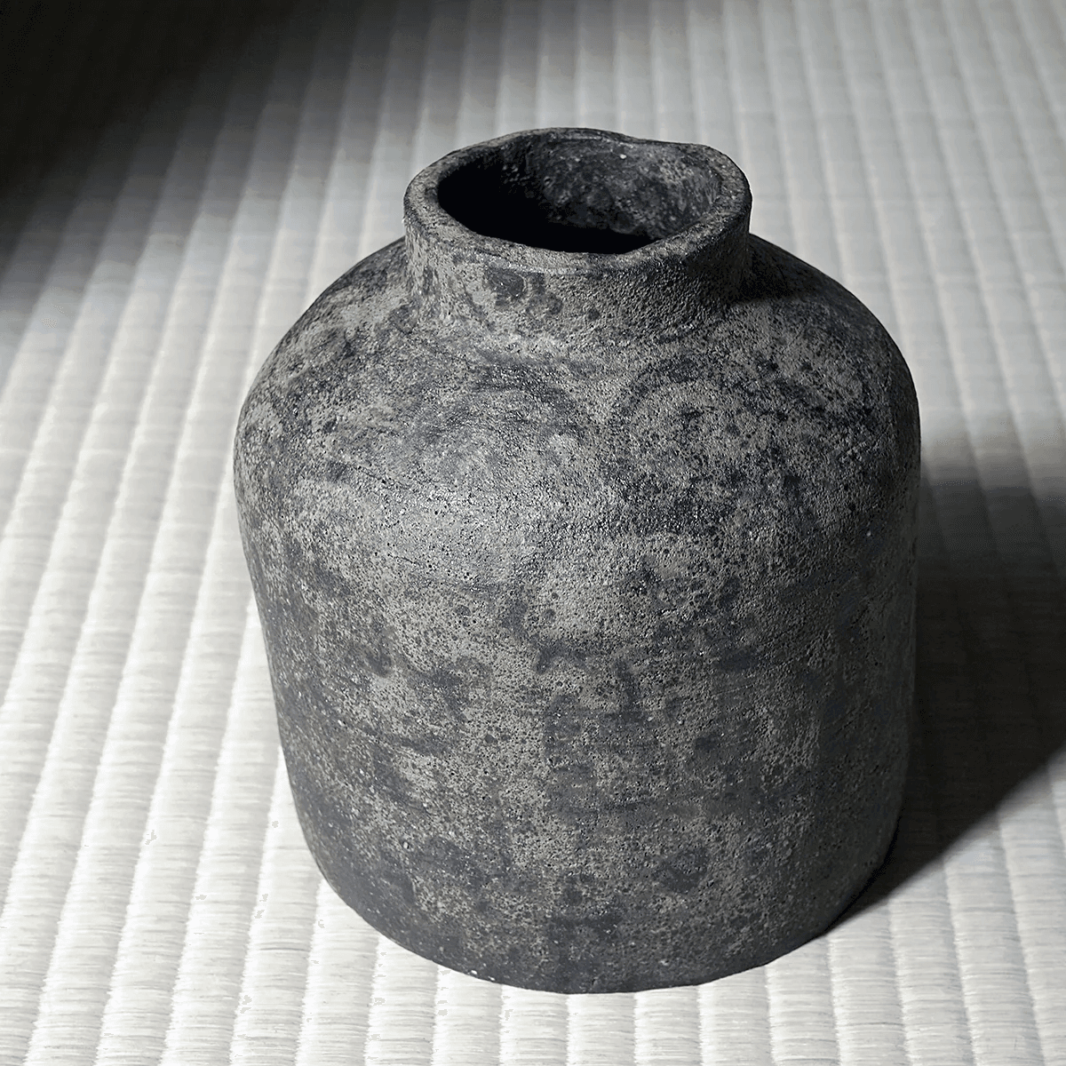 Izuno Kazumasa Tane Tsubo Hanaire Chū Tsubo